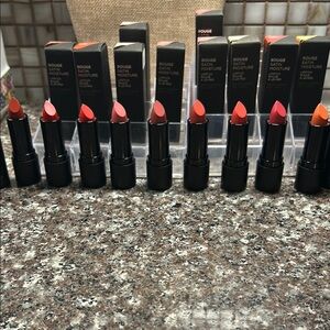 Avon FMG ROUGE SATIN LIPSTICK